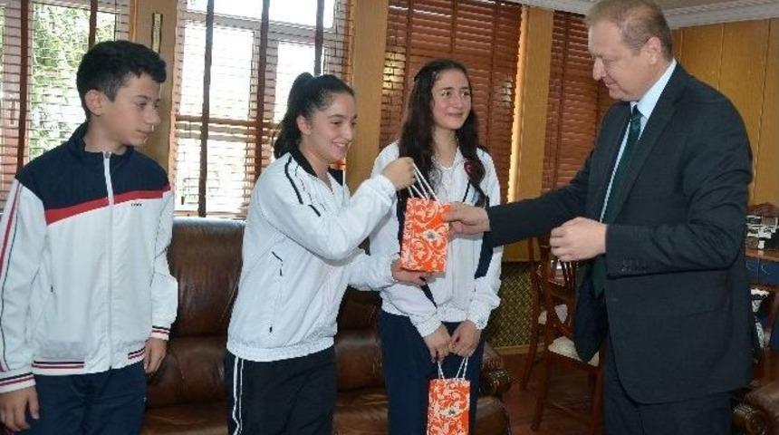 Vali Yavuz Atıcıları Altınla &Ouml;d&uuml;llendirdi