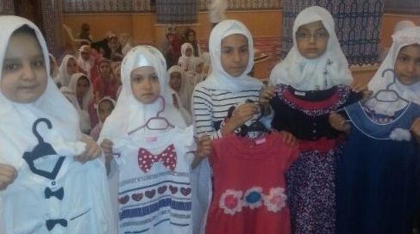 Mardin'de &Ouml;ğrenciler Bayramlıklarını Paylaştı