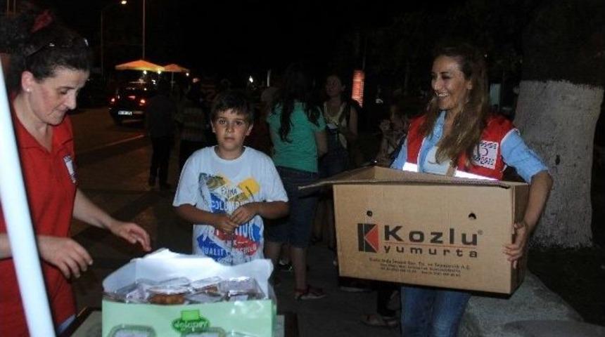 Sinop Kızılay'ından Vatandaşlara Lokma İkramı