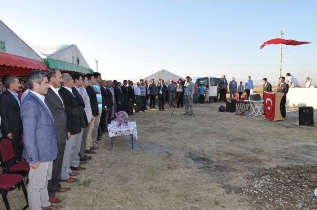 Arpa&ccedil;ay&rsquo;da Şehitlik Anıtı A&ccedil;ıldı