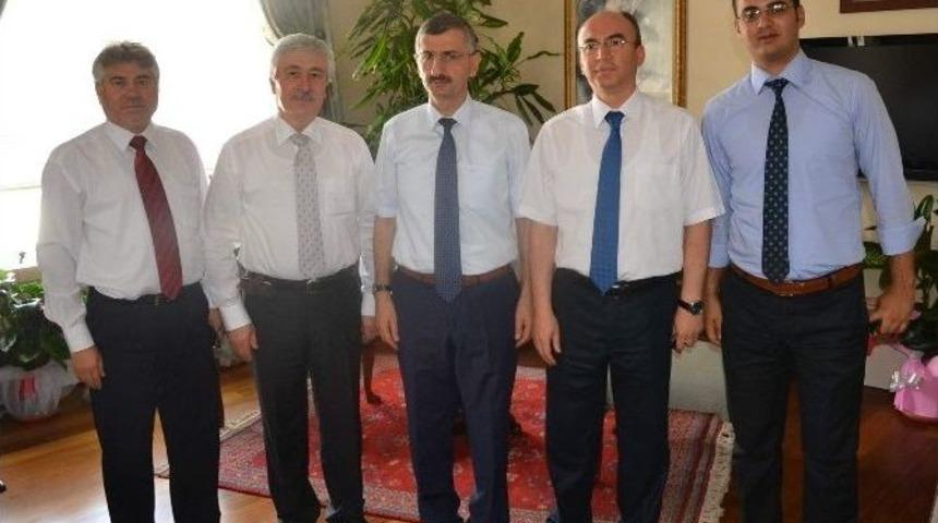 İzmir Gen&ccedil; Manisalılar Spor Kul&uuml;b&uuml;&rsquo;nden Vali Bektaş&rsquo;a Ziyaret