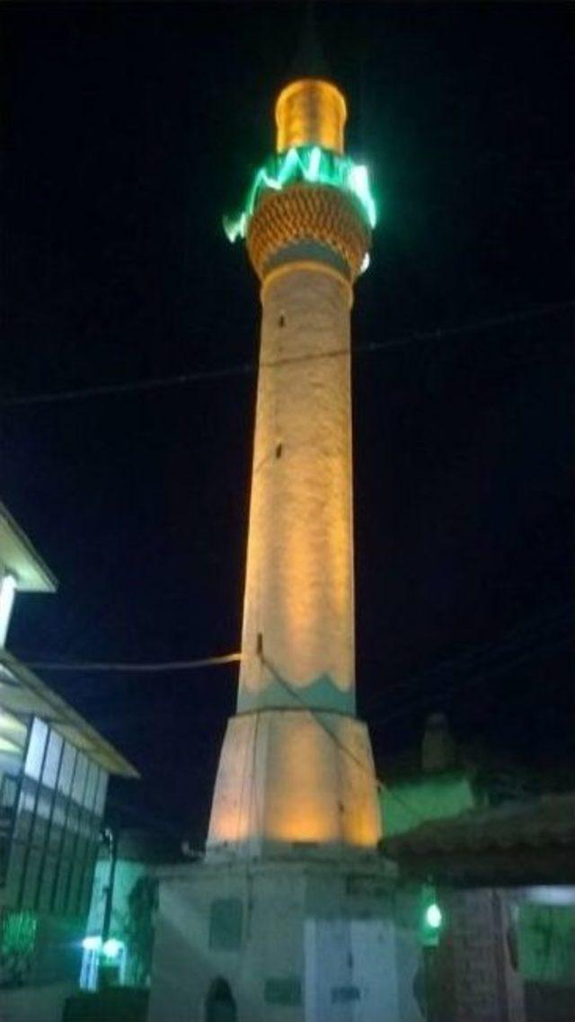 Akhisar Camileri Gece Ayrı Güzel