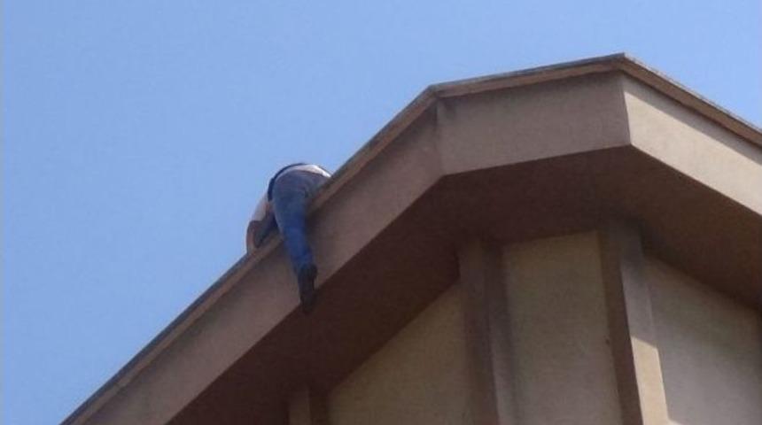 İntihar Girişiminde Bulunan Genci Polis Kurtardı