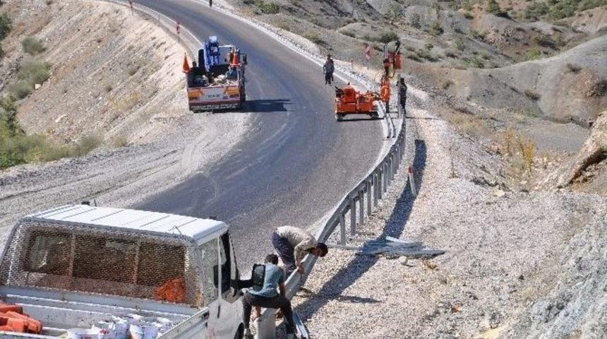 Sincik Yoluna Bariyer Yapılıyor