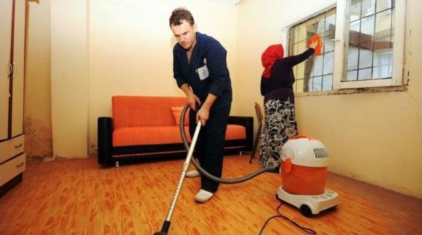 Yaşlı Ve Engellilerin Bayram Temizliği Belediyeden