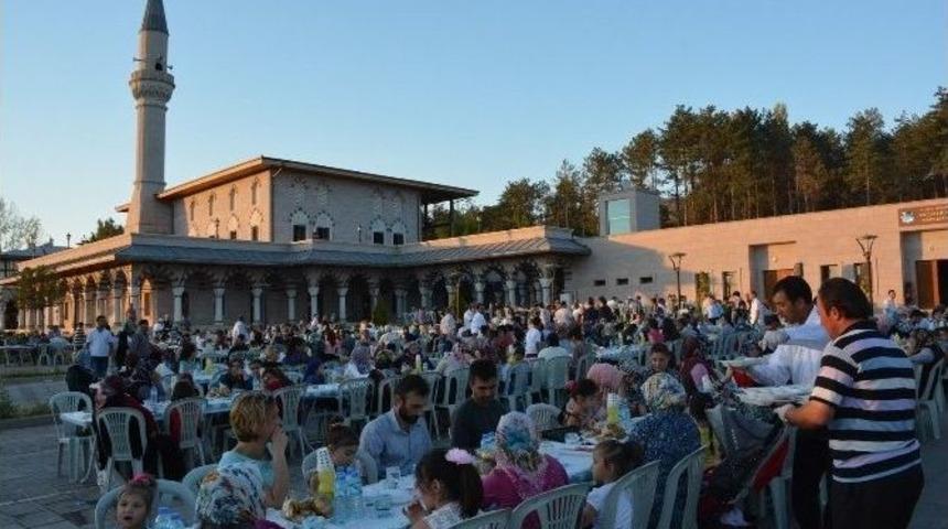 Somuncu Baba K&uuml;lliyesi'nde Toplu İftar