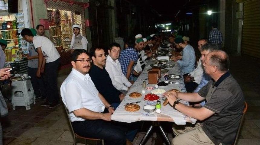 Şehzadeler&rsquo;de Kadir Gecesi Dolu Dolu Ge&ccedil;ti