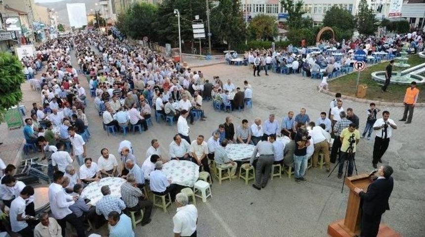 Başkan Aky&uuml;rek İftarda Yunaklılarla Buluştu