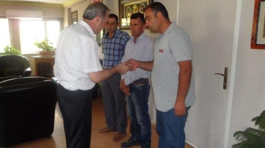 Şahiner O İş&ccedil;ileri Altınla &Ouml;d&uuml;llendirdi