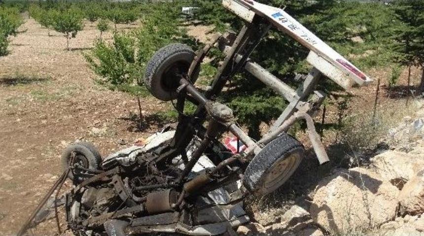 Otomobil İle Kamyonet &Ccedil;arpıştı: 3 Yaralı