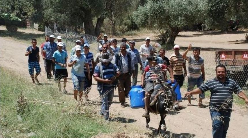 Su Sorunu &Ccedil;&ouml;z&uuml;lmeyen K&ouml;y Halkı, İzsu'yu Protesto Etti