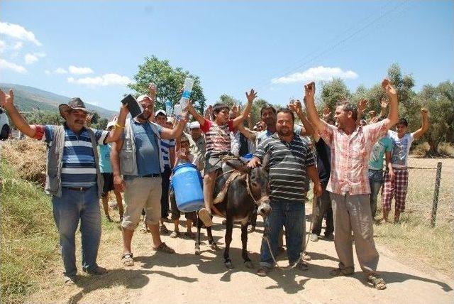 Su Sorunu &Ccedil;&ouml;z&uuml;lmeyen K&ouml;y Halkı, İzsu yu Protesto Etti 1