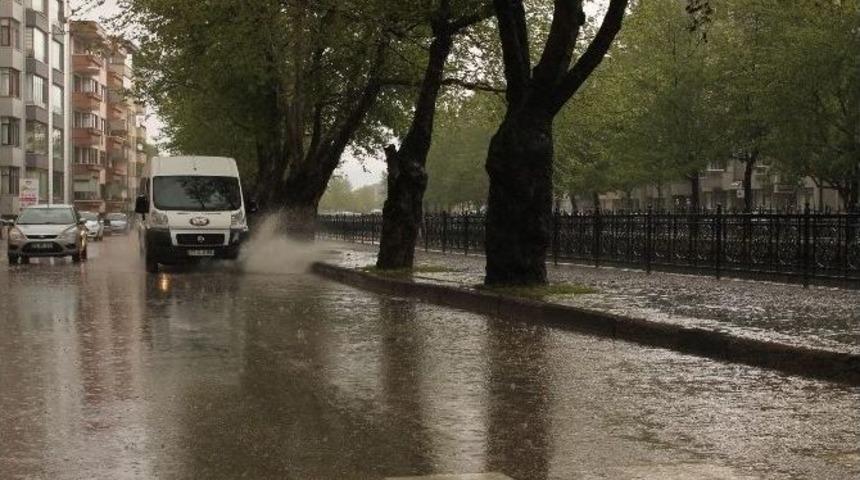Kastamonu&rsquo;da Sağanak Yağış Etkili Oldu