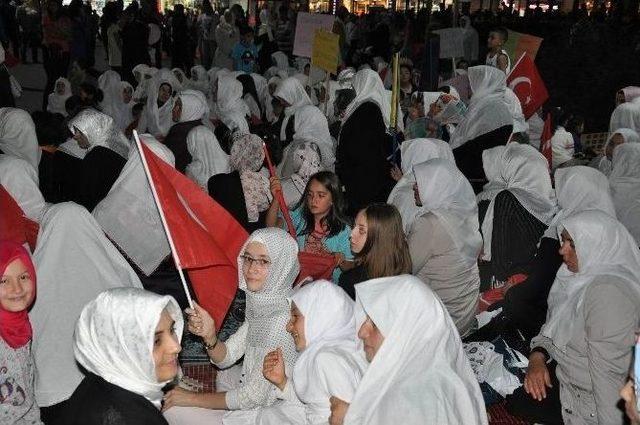 Gazze İ&ccedil;in G&ouml;ky&uuml;z&uuml;ne Barış G&uuml;vercini Bıraktılar 1