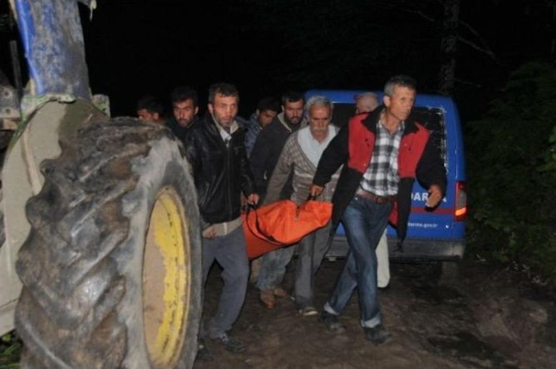 D&uuml;zce&rsquo;de Ağa&ccedil; Trakt&ouml;r&uuml;n &Uuml;zerine Devrildi 6 Kişi &Ouml;ld&uuml; 15 Kişi Tedavi Altına Alındı