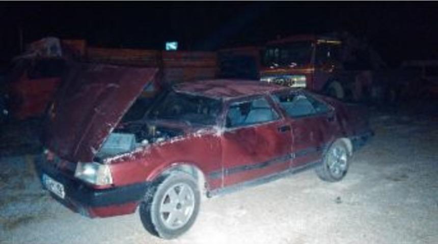 Takla Atan Otomobilde Bir Kişi &Ouml;ld&uuml;