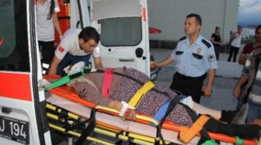 İftara Giderken Kazada Yaralanan Anne De &Ouml;ld&uuml;