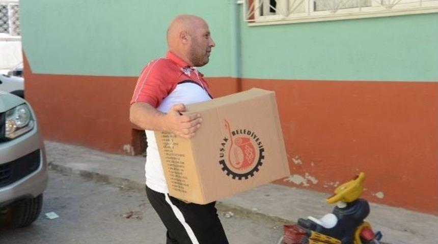 Belediyeden Dar Gelirli Vatandaşlara Gıda Paketi Desteği