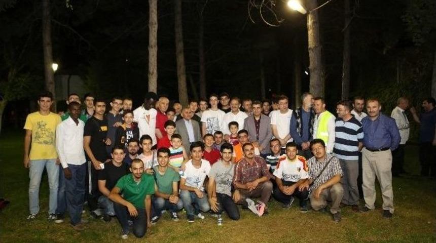 &Ouml;zhaseki G&ouml;n&uuml;ll&uuml; Gen&ccedil;lerle Sahurda Buluştu