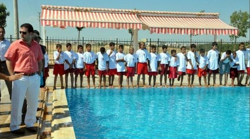 Ak&ccedil;akale Kaymakamlığı Yaz Y&uuml;zme Kursları Devam Ediyor