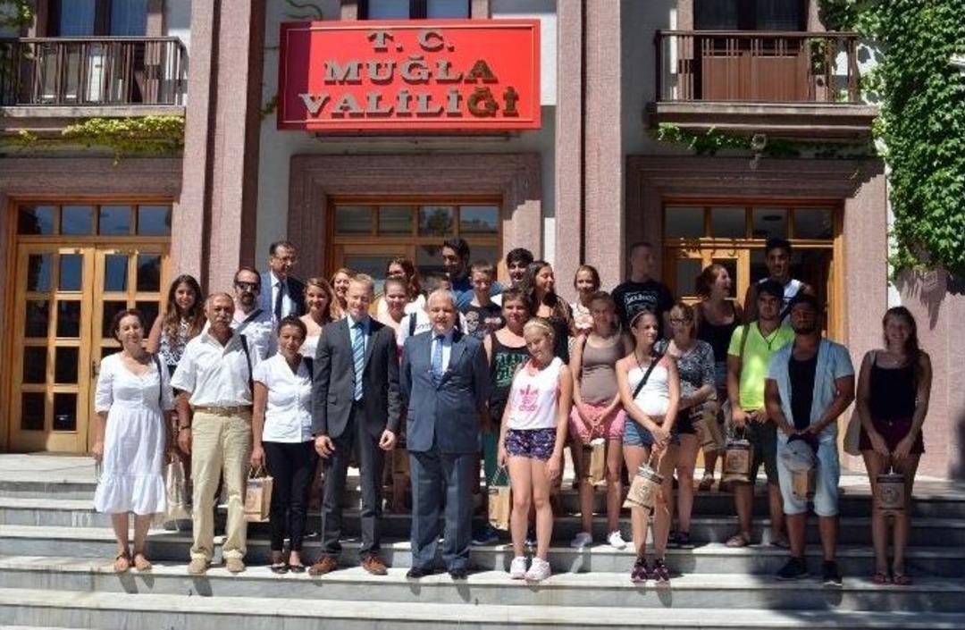 Alman Ve T&uuml;rk Gen&ccedil;leri &Ouml;nyargılardan Kurtuluyor