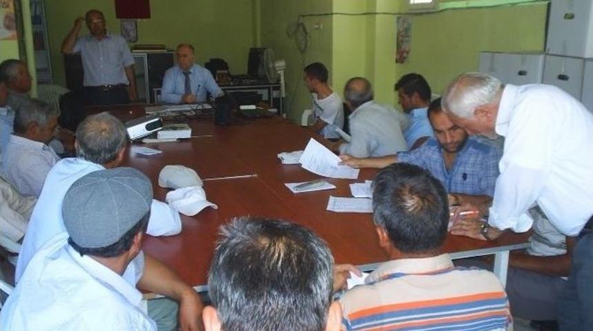 Selendi Ak Parti Sandık G&ouml;revlilerine Eğitim Semineri Verdi