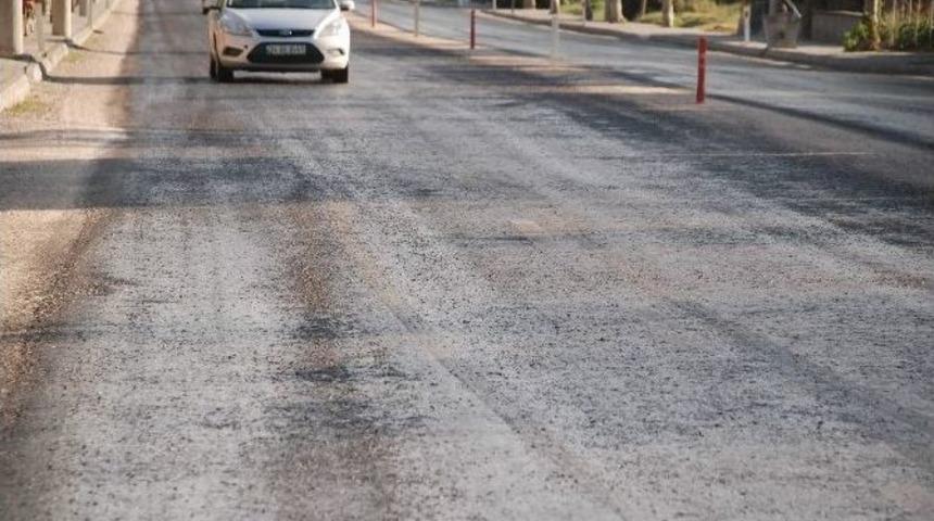 Tokat&rsquo;ta Sıcak Hava Asfaltı Eritti