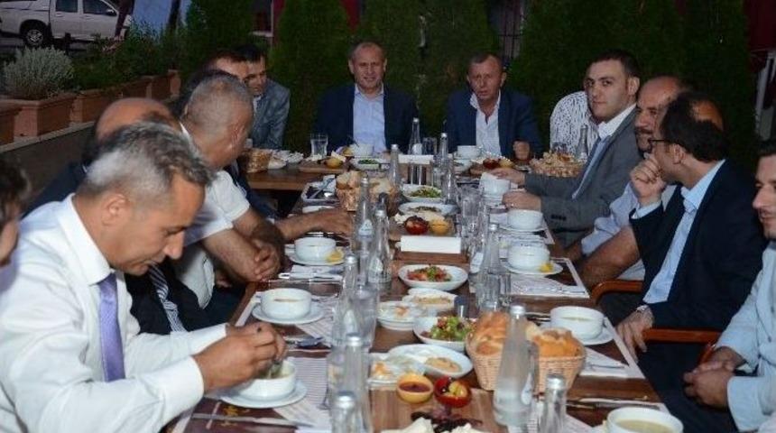 Başkan Keleş D&uuml;zce G&uuml;ven&rsquo;in İftar Yemeğine Katıldı