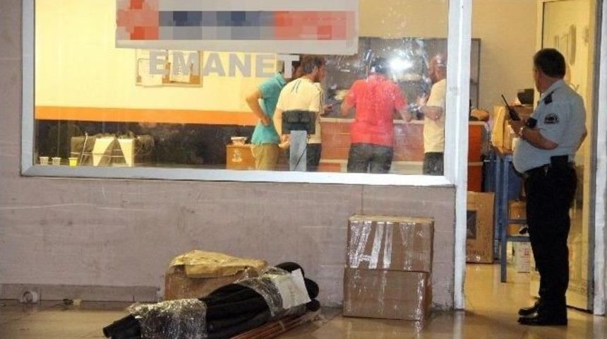 Terminalindeki Bomba Sanılan Cisim Dijital Saat &Ccedil;ıktı