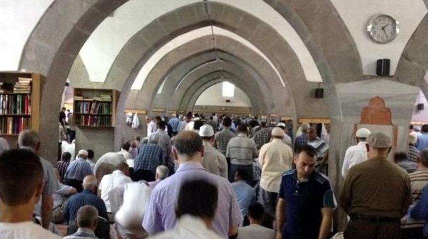 Ramazan Ayının Son Cuma Namazı Kılındı