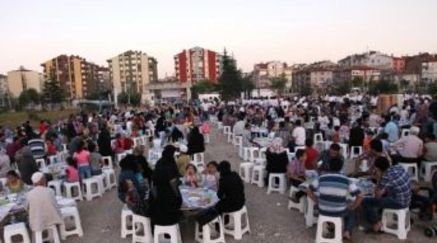 Sel&ccedil;uklu&rsquo;da Kardeşlik İftarı