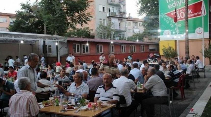 Sağlık Kurum &Ccedil;alışanları İftar Yemeğinde Buluştu