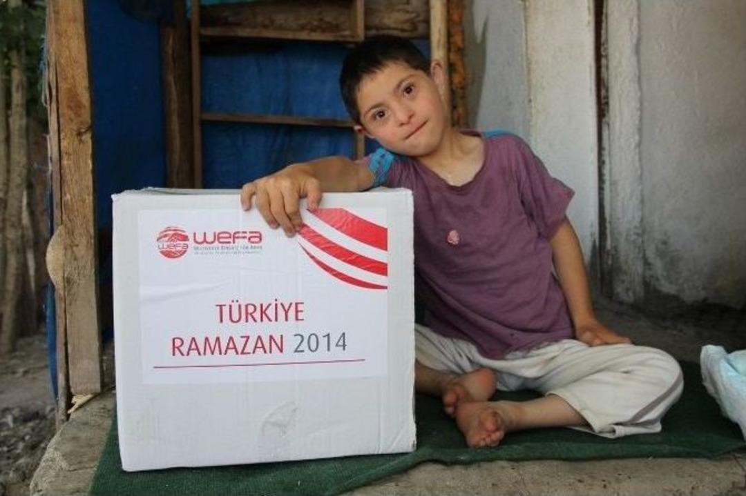 Ağrı&rsquo;da 150 Muhta&ccedil; Ailenin Y&uuml;z&uuml; G&uuml;ld&uuml;