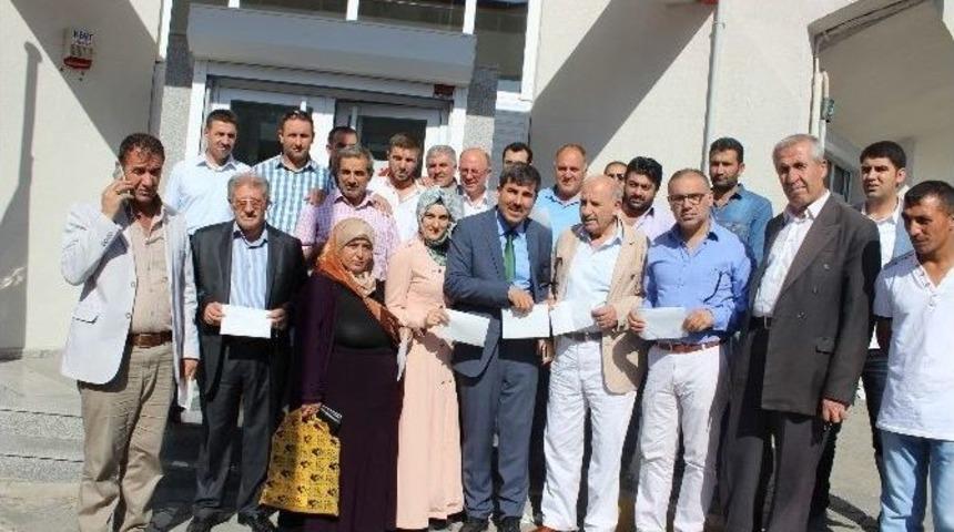 Muş&rsquo;ta Ak Partililer, Başbakan Erdoğan&rsquo;ın Bağış Hesabına Para Yatırdılar