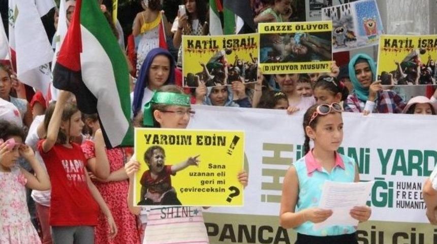 Minik Y&uuml;rekler Gazze İ&ccedil;in Haykırdı