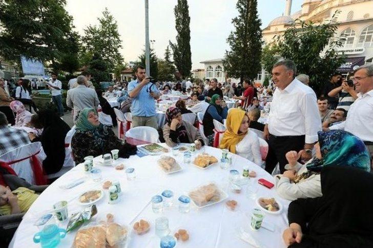 Kardeşlik Sofraları Akyazı’da Kuruldu G5