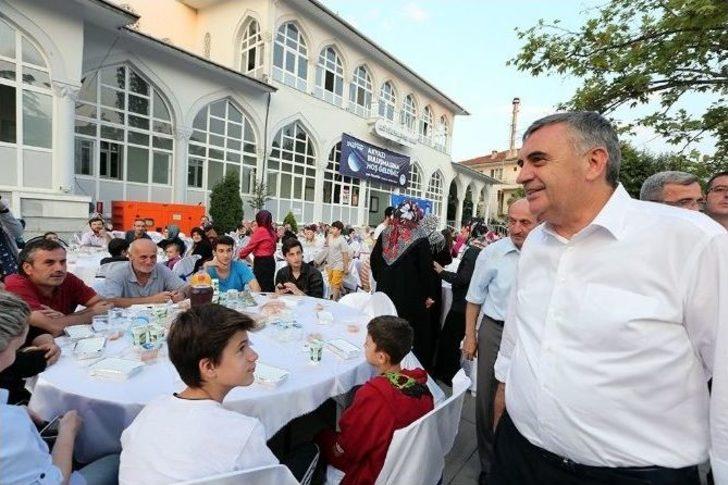 Kardeşlik Sofraları Akyazı’da Kuruldu G1