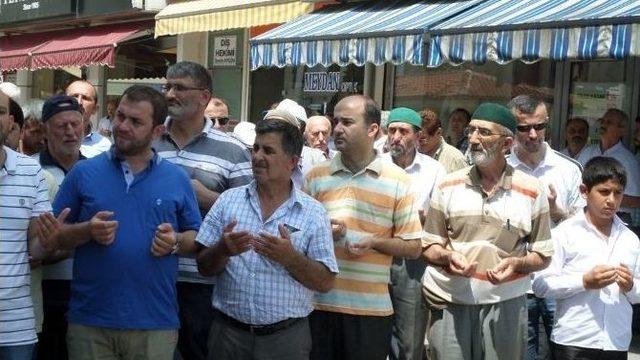 Gazze’de Ölenler İçin Giyabi Cenaze Namazı Kılındı