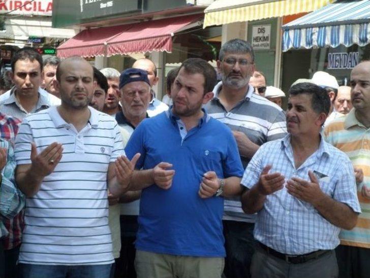 Gazze’de Ölenler İçin Giyabi Cenaze Namazı Kılındı G1