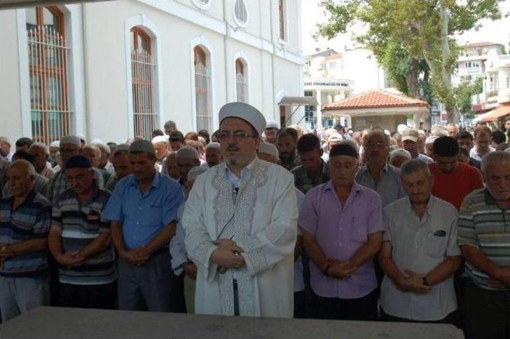 Gazze’de Ölenler İçin Giyabi Cenaze Namazı Kılındı G3