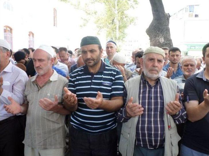 Gazze’de Ölenler İçin Giyabi Cenaze Namazı Kılındı G5