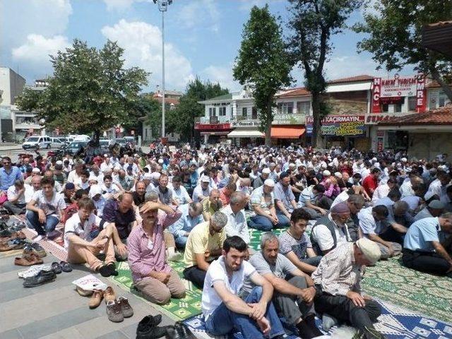 Ramazan Ayı Son Cuması Camiler Doldu Taştı