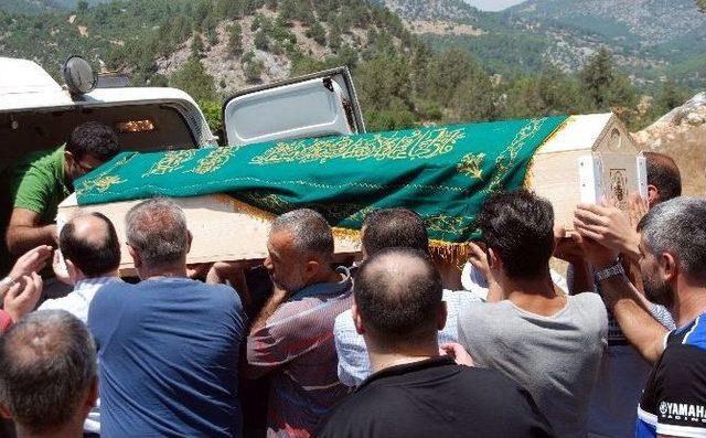 T&uuml;rk &uuml;n Cenazesi Isparta da Toprağa Verildi 2