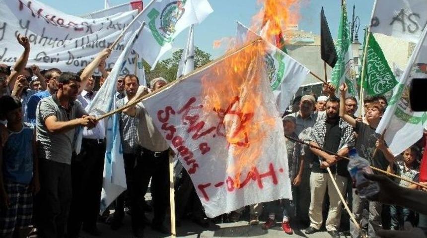 Konya&rsquo;da İsrail Bayrağı Yakıldı