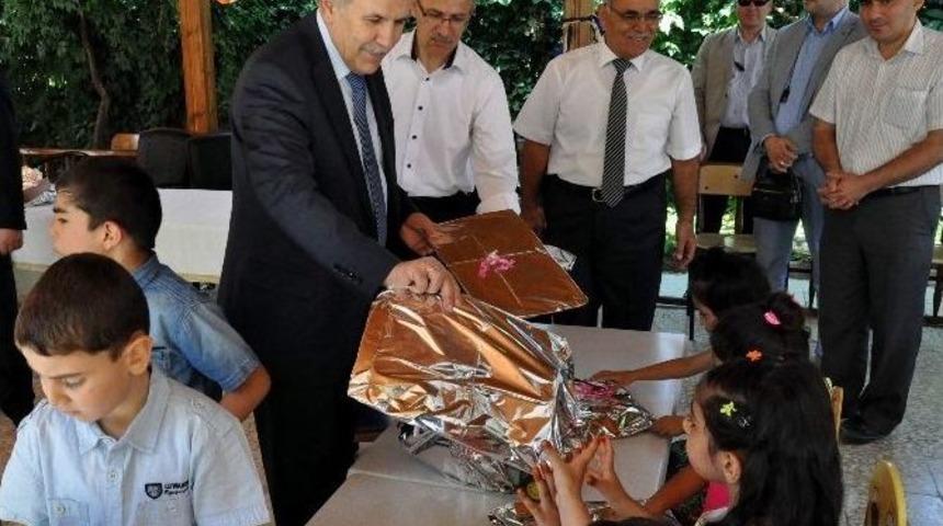 &Ccedil;ocuk Ve Yaşlılara Bayram Ziyareti