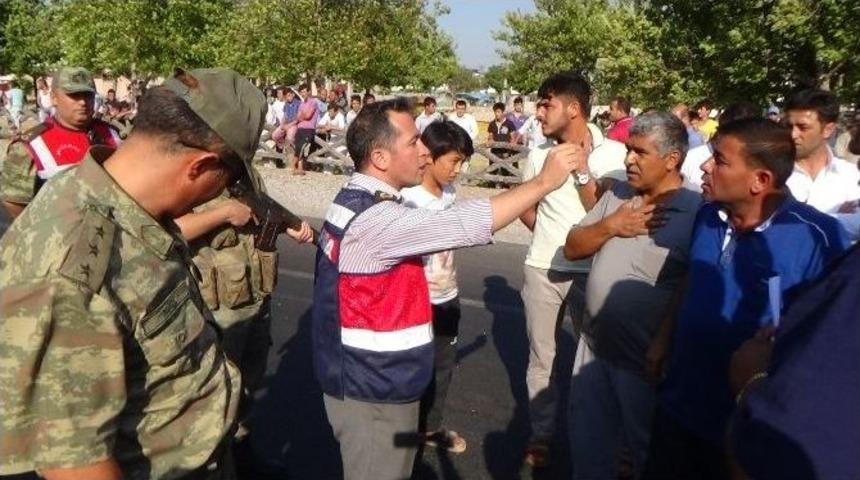 Hatay&rsquo;da Tır Şof&ouml;rleri Yol Kapatma Eylemi Yaptı