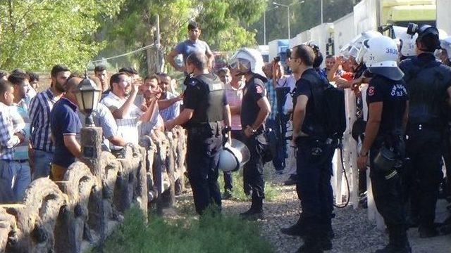 Hatay’da Tır Şoförleri Yol Kapatma Eylemi Yaptı 1