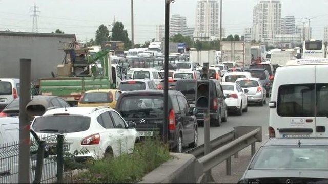 (&ouml;zel Haber) Mahmutbey Gişelerindeki Yoğunluk Havadan G&ouml;r&uuml;nt&uuml;lendi 1