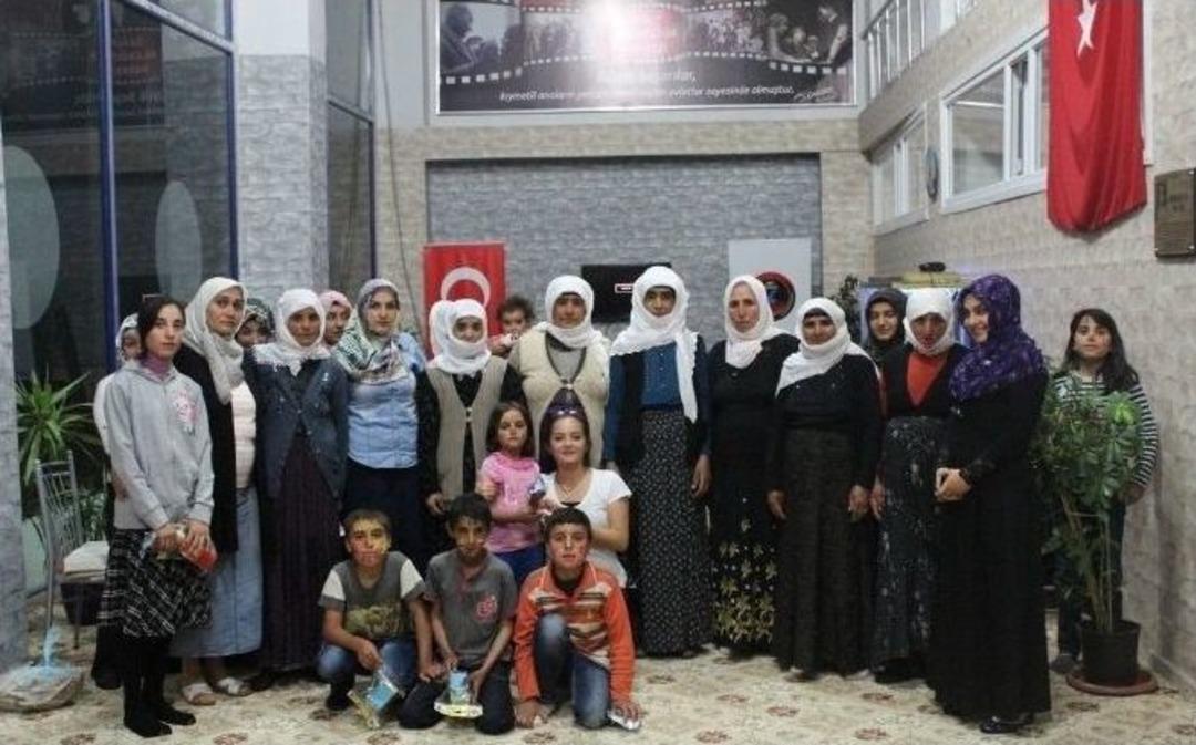 &Ouml;zalp Kaymakamlığı, İhtiya&ccedil; Sahibi Aileleri Unutmadı