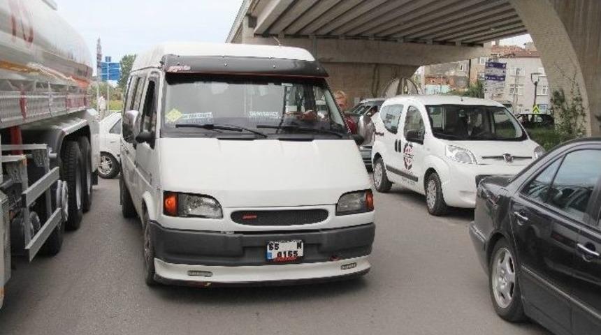 Minib&uuml;s&uuml;n &Ccedil;arptığı Yaşlı Adam Hastanelik Oldu